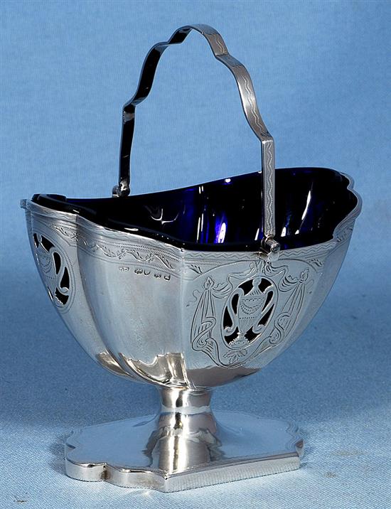 A George IV silver swing handled sugar basket, height 170mm, weight 7.6oz/238grms.